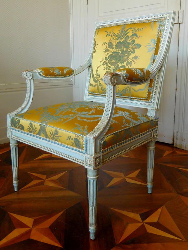 Pluvinet : 4 Louis XVI seats, 18th century, Tassinari & Chatel silk - stamped